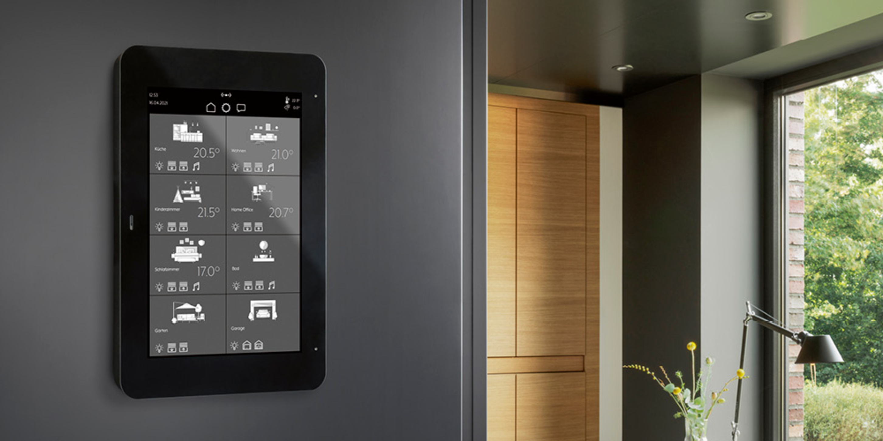 JUNG Smart Panel 8 bei Bartsch Elektrotechnik GmbH in Hamburg